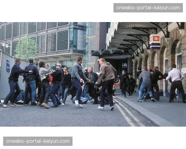 调查：英国足球流氓网络在社交媒体上的新动向